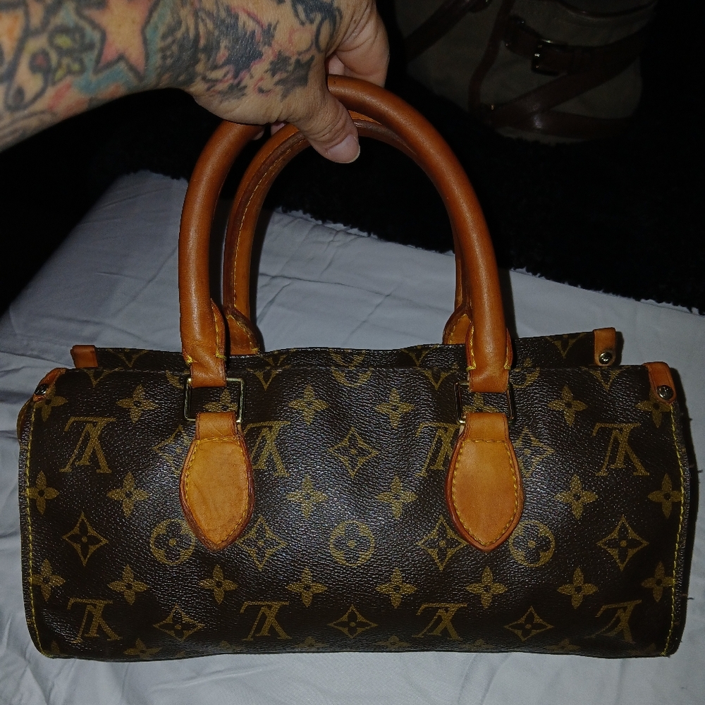 WILLING TO TRADE FOR A YETI LUNCH COOLER.......💙Lv Pop In Court Handbag